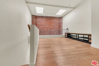 940 E 2nd St in Los Angeles, CA - Foto de edificio - Building Photo