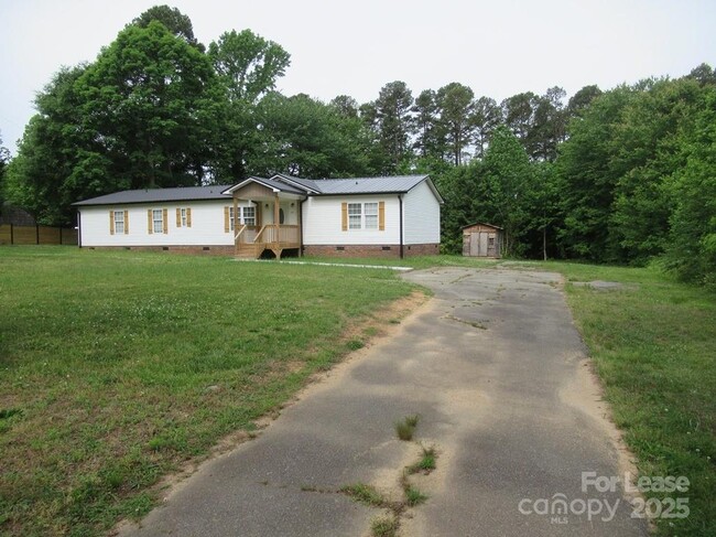 3315 Buffalo Shoals Rd in Newton, NC - Building Photo - Building Photo