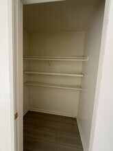 43711 Challenger Way in Lancaster, CA - Foto de edificio - Building Photo