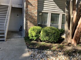 3839 Dry Creek Dr in Austin, TX - Building Photo