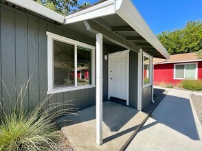 Jefferson Street, 6906-6916* in Yountville, CA - Building Photo - Interior Photo