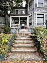 2045 E Burnside St in Portland, OR - Building Photo - Building Photo