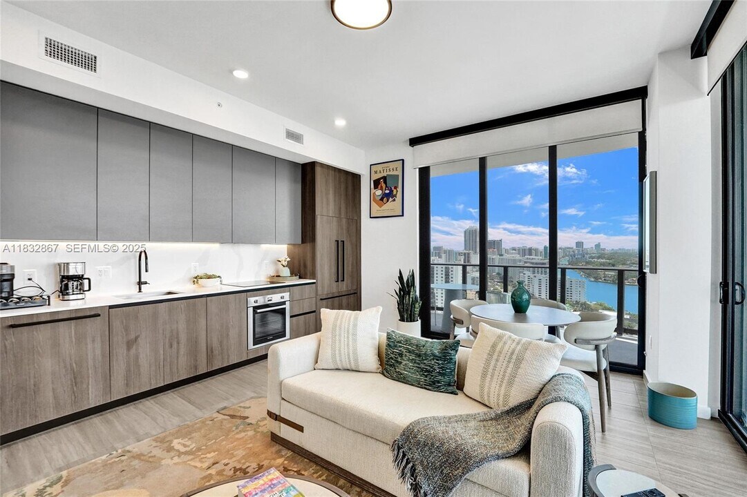 580-572 72nd St in Miami Beach, FL - Building Photo