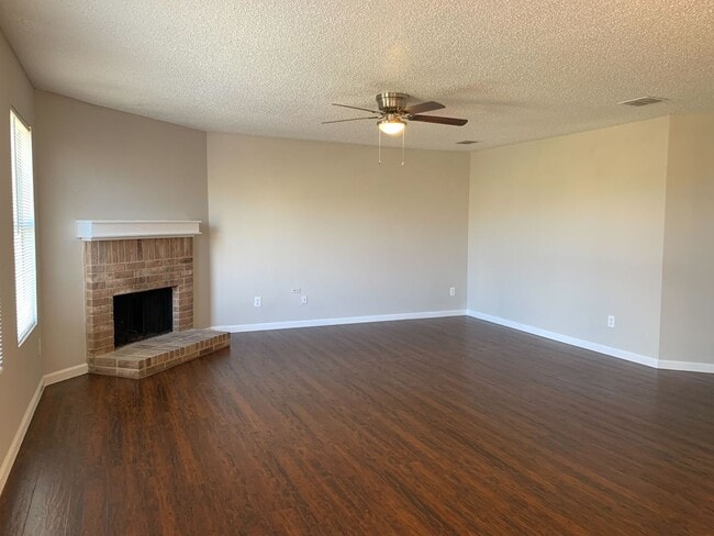 1395 Stewart Dr in Rockwall, TX - Building Photo - Building Photo