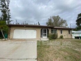 3708 Island View Dr in Punta Gorda, FL - Building Photo