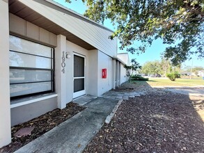 1904 Crystal Grove Dr in Lakeland, FL - Building Photo - Building Photo