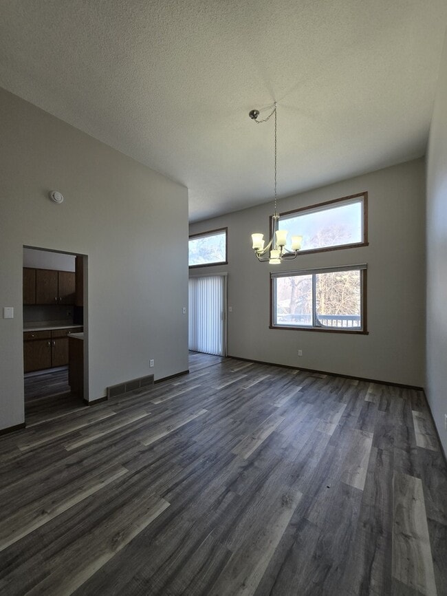 918 N 39th St in Grand Forks, ND - Building Photo - Building Photo