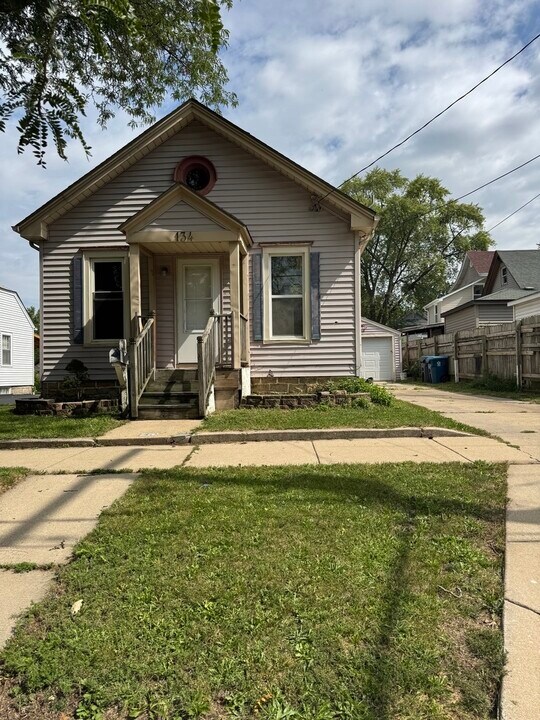 134 Bluff St in Aurora, IL - Foto de edificio