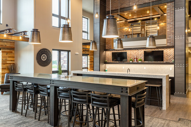 University Hills Village in Sioux Falls, SD - Foto de edificio - Interior Photo