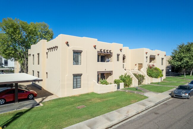 5402 E Windsor in Phoenix, AZ - Foto de edificio - Building Photo