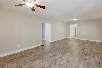 712 2nd Way in Pleasant Grove, AL - Foto de edificio - Building Photo