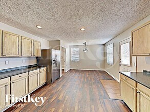 1424 Anna Lea Ln, Unit #5 in Burleson, TX - Foto de edificio - Building Photo