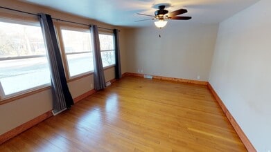 907 E Harding Dr in Appleton, WI - Foto de edificio - Building Photo