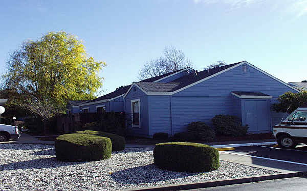 Bell Manor Apartments in Windsor, CA - Foto de edificio - Building Photo