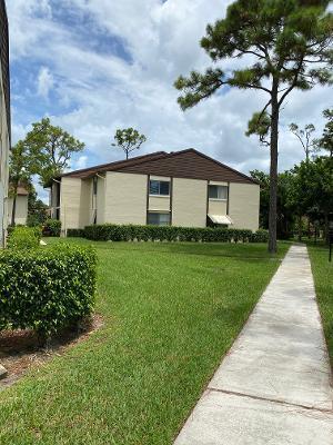 125 Lake Pine Cir in Greenacres, FL - Building Photo