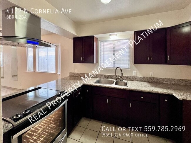 4122 N Cornelia Ave in Fresno, CA - Foto de edificio - Building Photo
