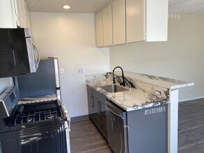 3735 S Canfield Ave, Unit 8 in Los Angeles, CA - Building Photo - Building Photo