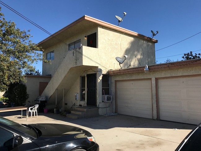 6066 Collins St in Jurupa Valley, CA - Building Photo - Building Photo