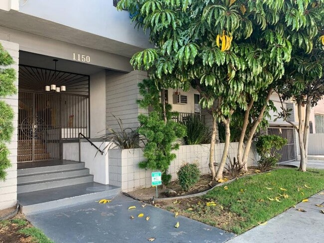 1150 Normandie Ave in Los Angeles, CA - Building Photo - Building Photo