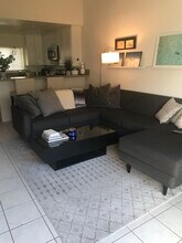 17071 Sims Ln, Unit 103 in Huntington Beach, CA - Building Photo - Building Photo