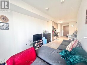 15 Queens Quay E in Toronto, ON - Building Photo - Building Photo