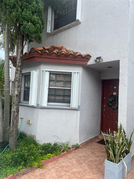 15410 SW 74th Circle Ct in Miami, FL - Foto de edificio