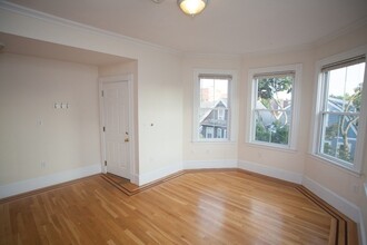 12 Magnolia Ave, Unit 3 in Cambridge, MA - Building Photo - Building Photo