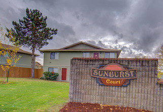 Sunburst Court in Medford, OR - Foto de edificio - Other