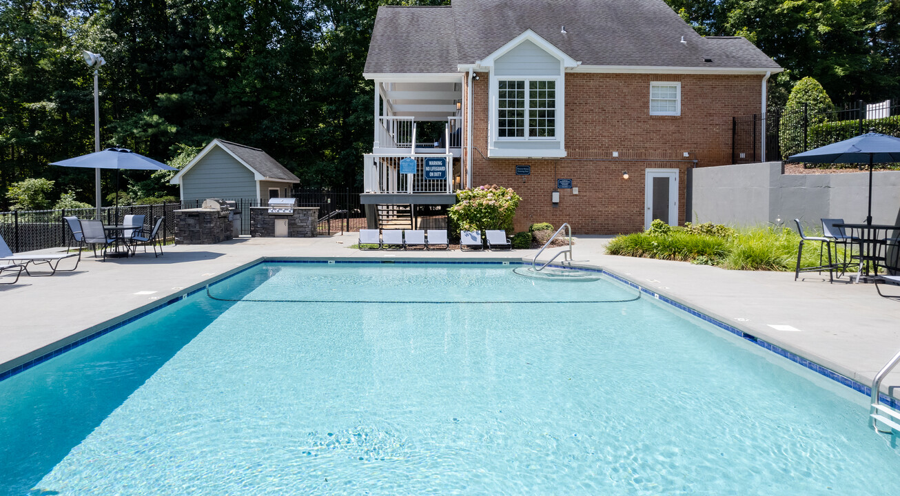 Amberwood at Lochmere in Cary, NC - Building Photo