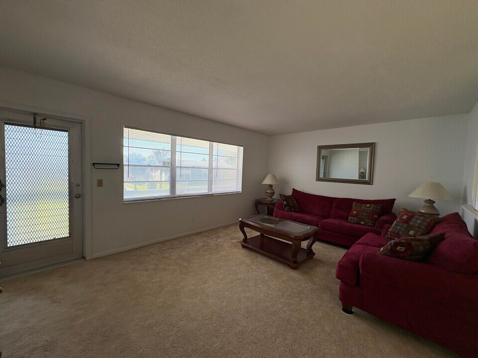 44 Waltham B in West Palm Beach, FL - Building Photo