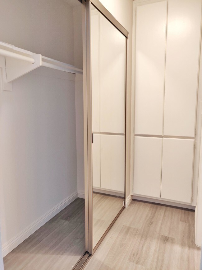 8614 Woodley Ave-Unit -115 in Los Angeles, CA - Building Photo - Building Photo