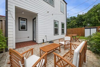 6635 T C Jester Blvd in Houston, TX - Building Photo - Building Photo