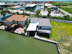 24 Kingfish Ln in Freeport, TX - Building Photo - Building Photo