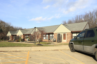 Villas of Geneva Apartments in Geneva, OH - Building Photo - Building Photo