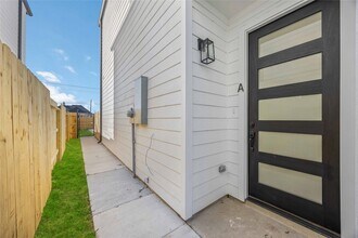 1466 Ferguson Way, Unit A in Houston, TX - Building Photo - Building Photo