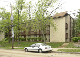 Peppertree Apartments in St. Louis, MO - Foto de edificio - Building Photo