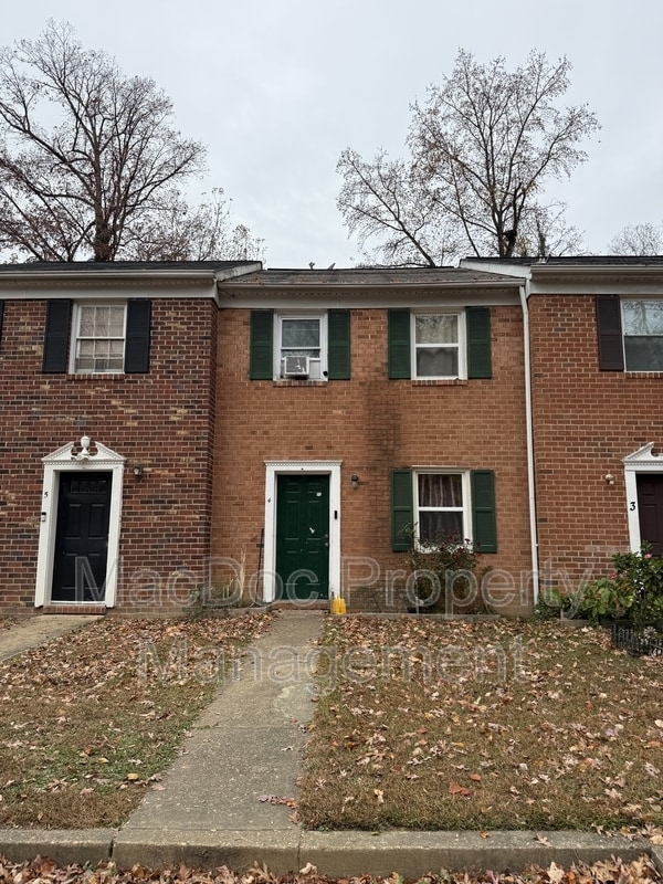 property at 4 Manchester Ct