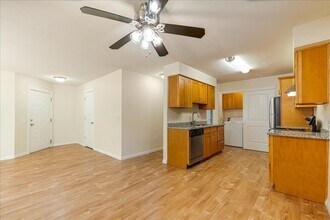 Cascade Woods Apartments in Aloha, OR - Building Photo - Building Photo