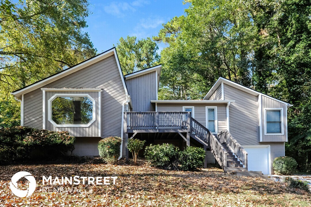 5168 Legendary Ln in Acworth, GA - Foto de edificio