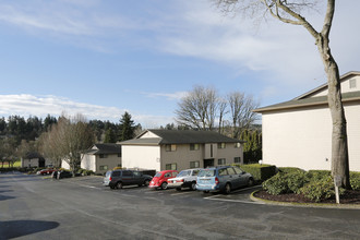 Quail Ridge Apartments in Milwaukie, OR - Building Photo - Building Photo