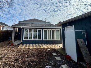 216 Burton Ave in Waukegan, IL - Building Photo - Building Photo