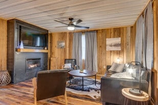 4557 Hooper Hwy in Cosby, TN - Building Photo