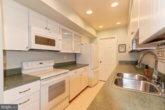 10195 Ashbrooke Ct in Oakton, VA - Building Photo - Building Photo