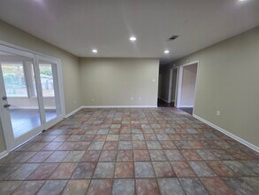 5219 Goodland Dr in Greenwell Springs, LA - Foto de edificio - Building Photo