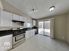 3829 Intermezzo Way in North Las Vegas, NV - Building Photo - Building Photo