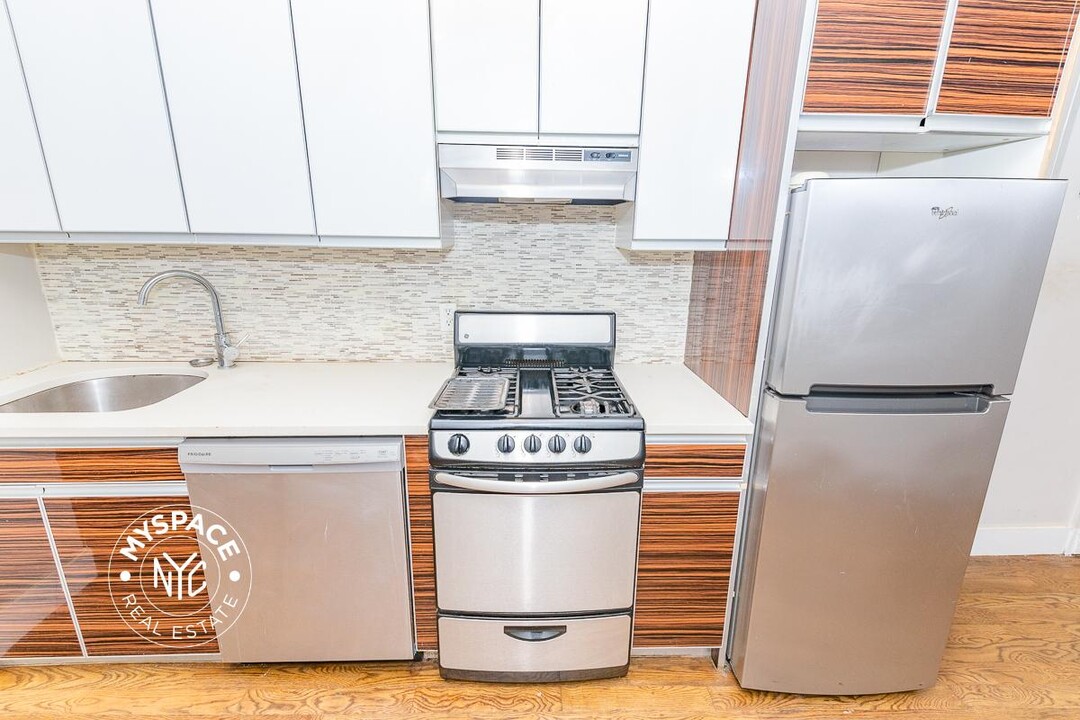 57 Herbert St, Unit 3R in Brooklyn, NY - Building Photo