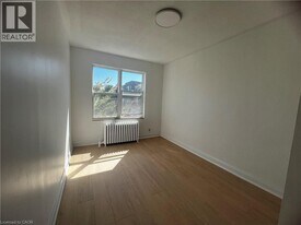 804 St Clair Ave W in Toronto, ON - Building Photo