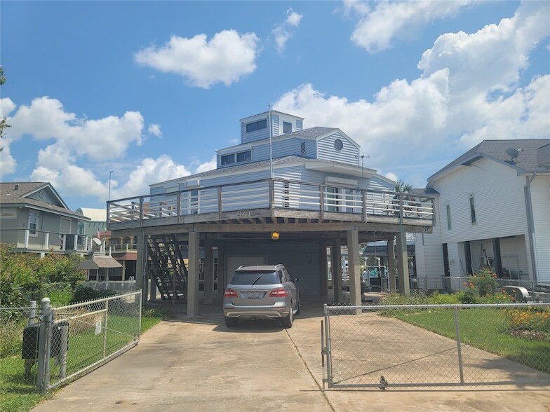 164 Bora Dr, Unit 3163 in Tiki Island, TX - Building Photo