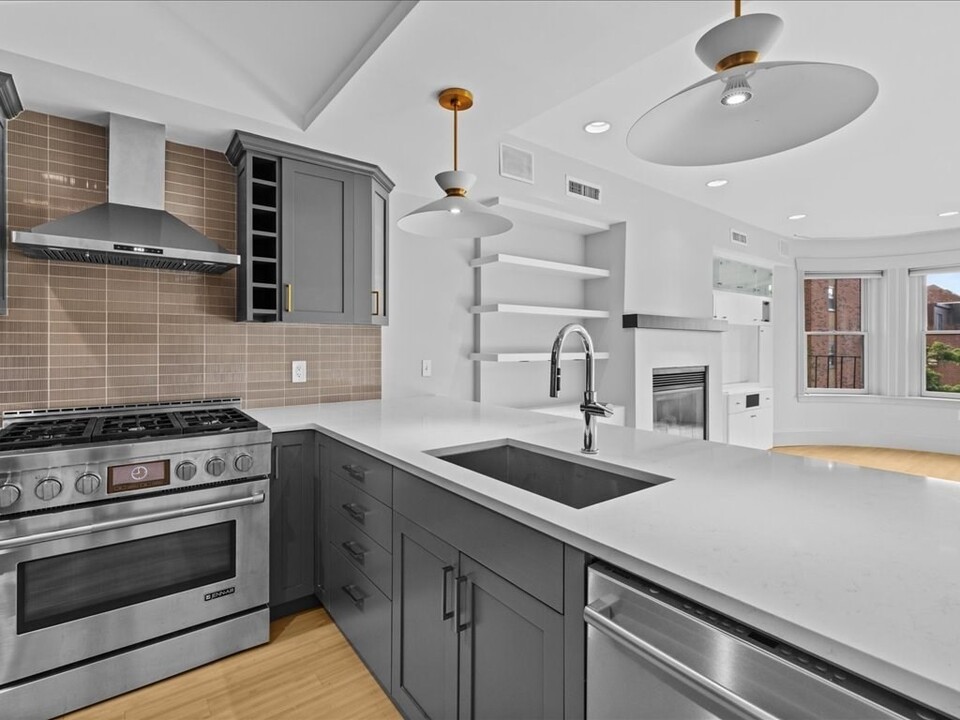 81 St Botolph St in Boston, MA - Building Photo