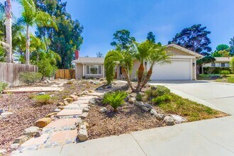 351 Village Run E in Encinitas, CA - Foto de edificio - Building Photo